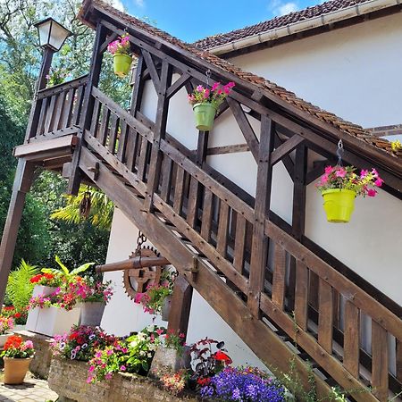 Gîte Le Balcon Flaubert Forges-les-Eaux Exterior foto