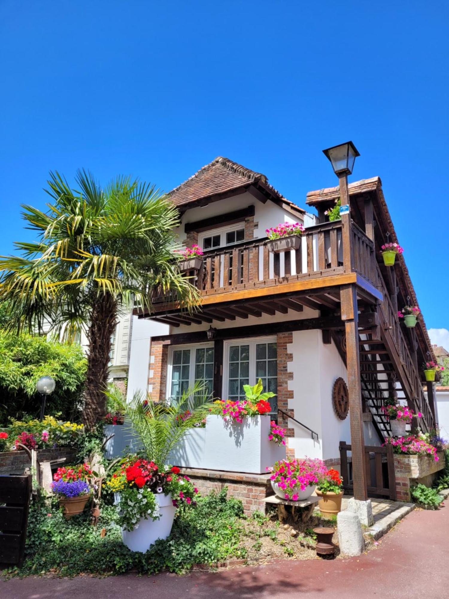 Gîte Le Balcon Flaubert Forges-les-Eaux Exterior foto